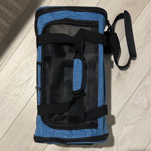 Pet Carrier - Picture 4 of 8